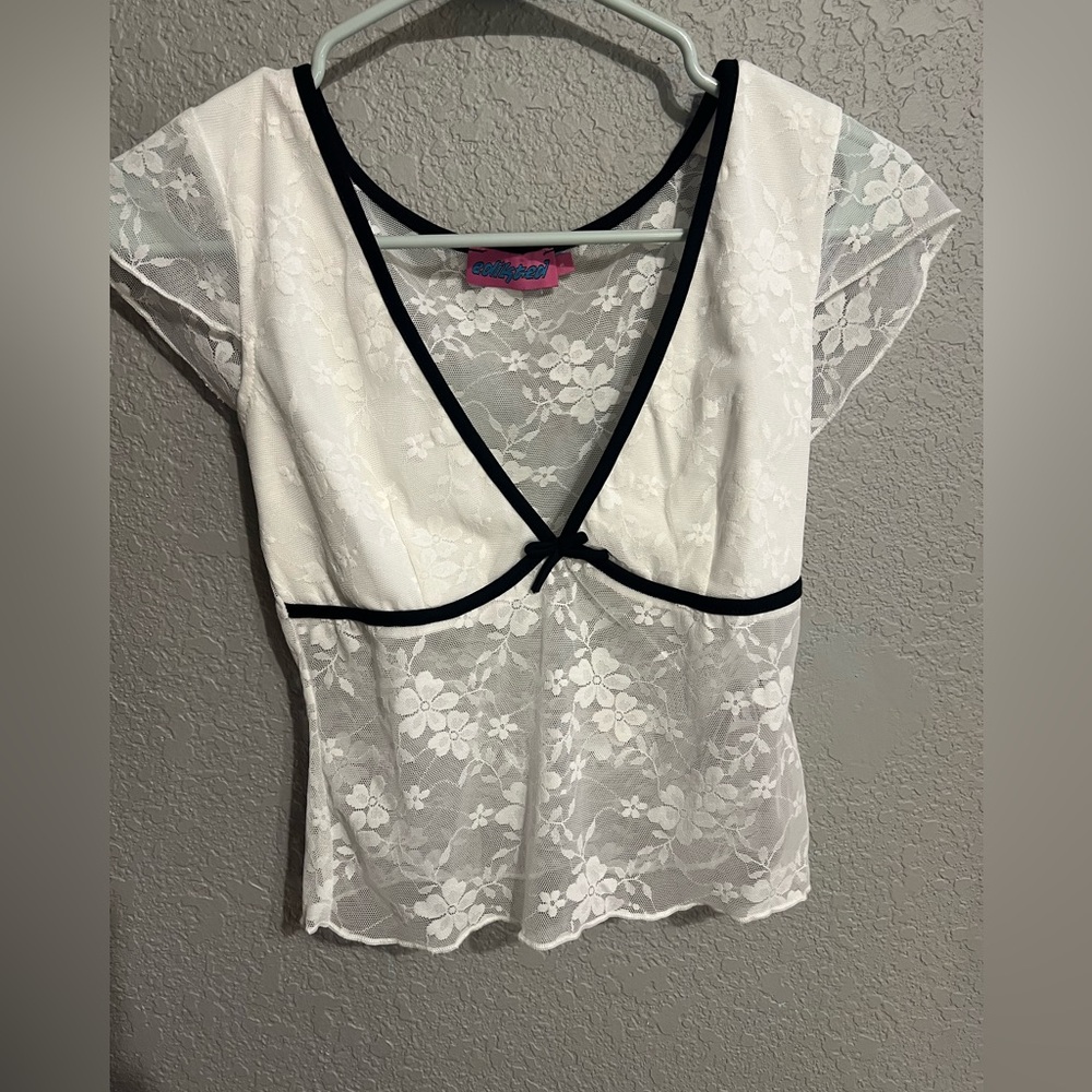 Cute lace top from edikted